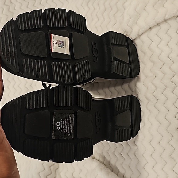 New Ugg Ashton lace-up boots - Picture 8 of 12